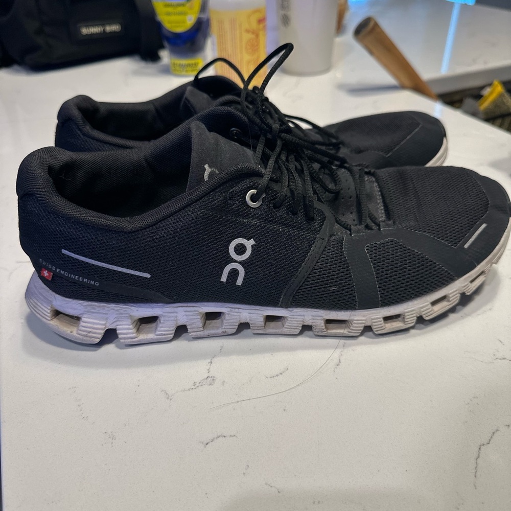 ON Men's Black and White Athletic Shoes